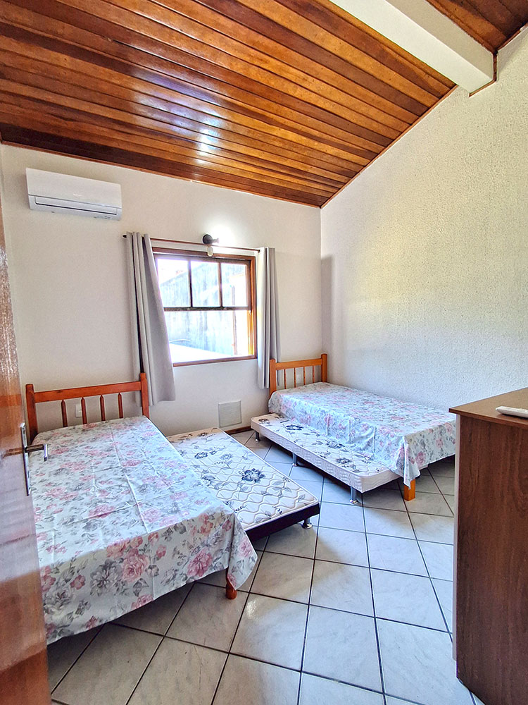 Dormit&oacute;rio 02